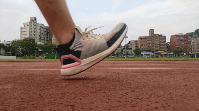 跑鞋避震和支撑推荐,跑鞋缓冲和避震的区别图片