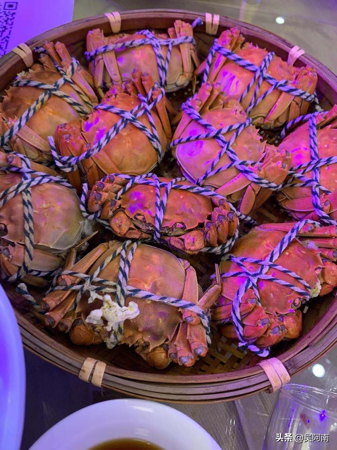 土豪请客吃饭300元,土豪一桌宴席500万