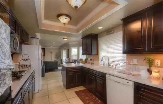 租房热门地段,破房子租五万块一个月