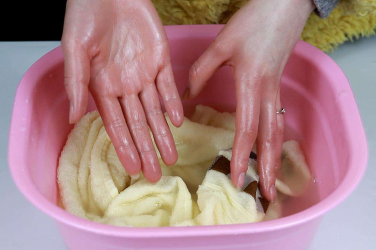 毛巾用久了很脏很油怎么洗,毛巾用久了又脏又腻一招搞定