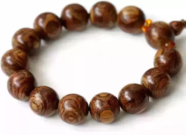 最好的小叶紫檀手串价格,金丝楠木沉香海黄小叶紫檀