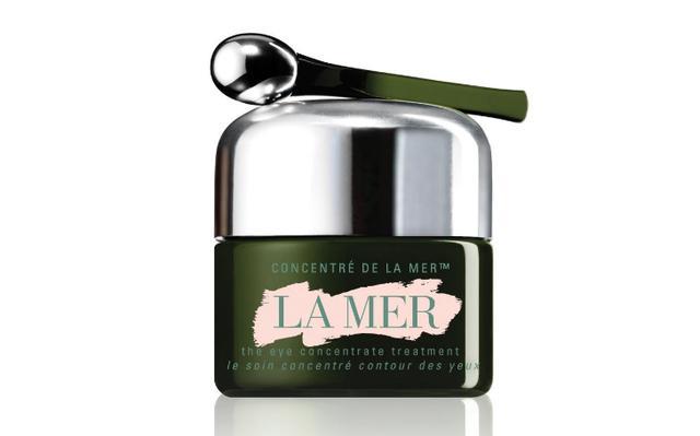 这些眼霜补水提拉紧致和滋润眼部的皮肤，让你的眼部皮肤更紧致