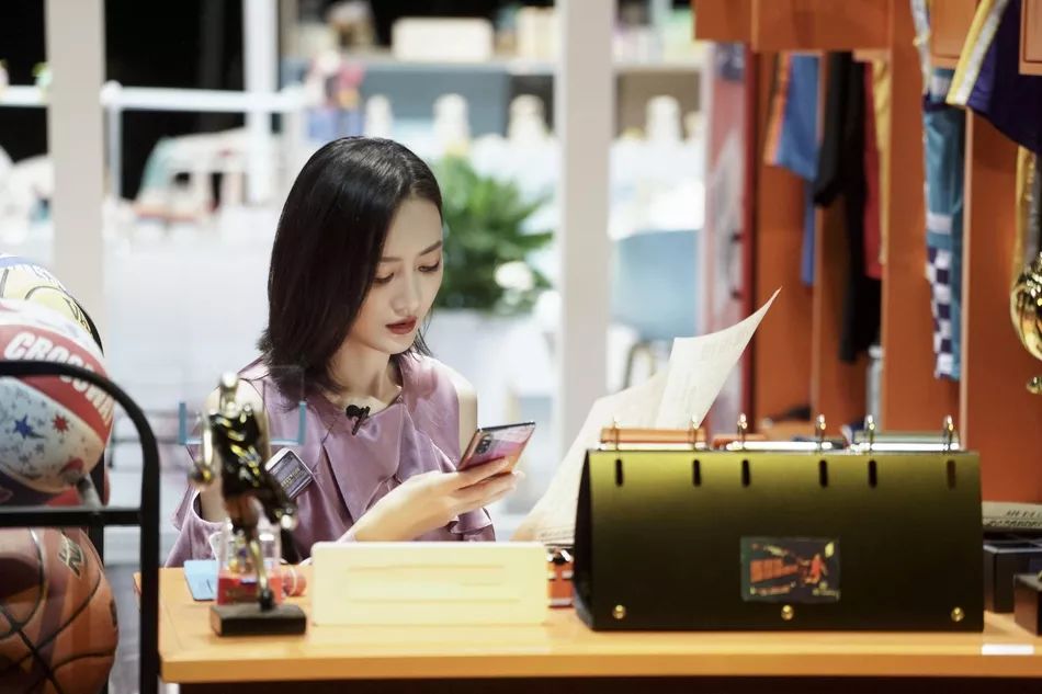 王鸥蓝色一字肩,王鸥红色古装明侦造型