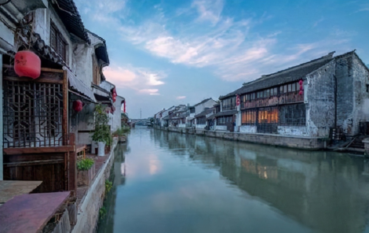 无锡硕放机场停车场一天多少钱，硕放机场停车场收费标准