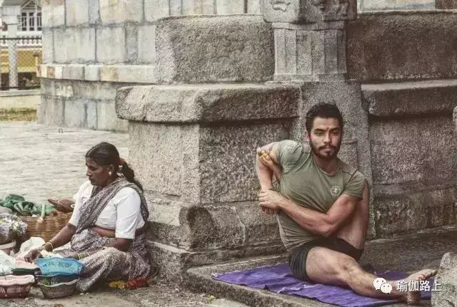 男人裸体瑜伽？一开始我的内心是拒绝的