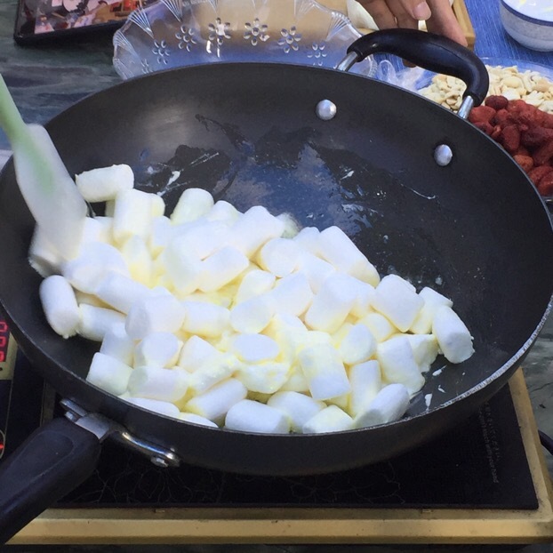 自制牛轧糖用什么棉花糖不太甜,自制牛轧糖不要太甜加什么东西