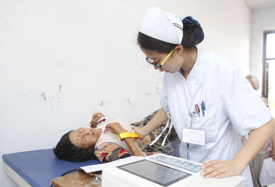 原发性阿米巴脑膜脑炎患者很难治愈,死亡率高,早发现早治疗