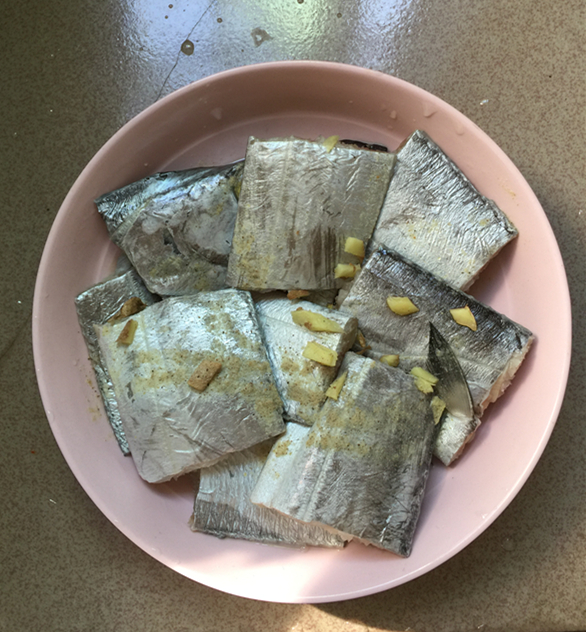 红烧鱼块怎么煎不会烂,烧鱼嫩的诀窍