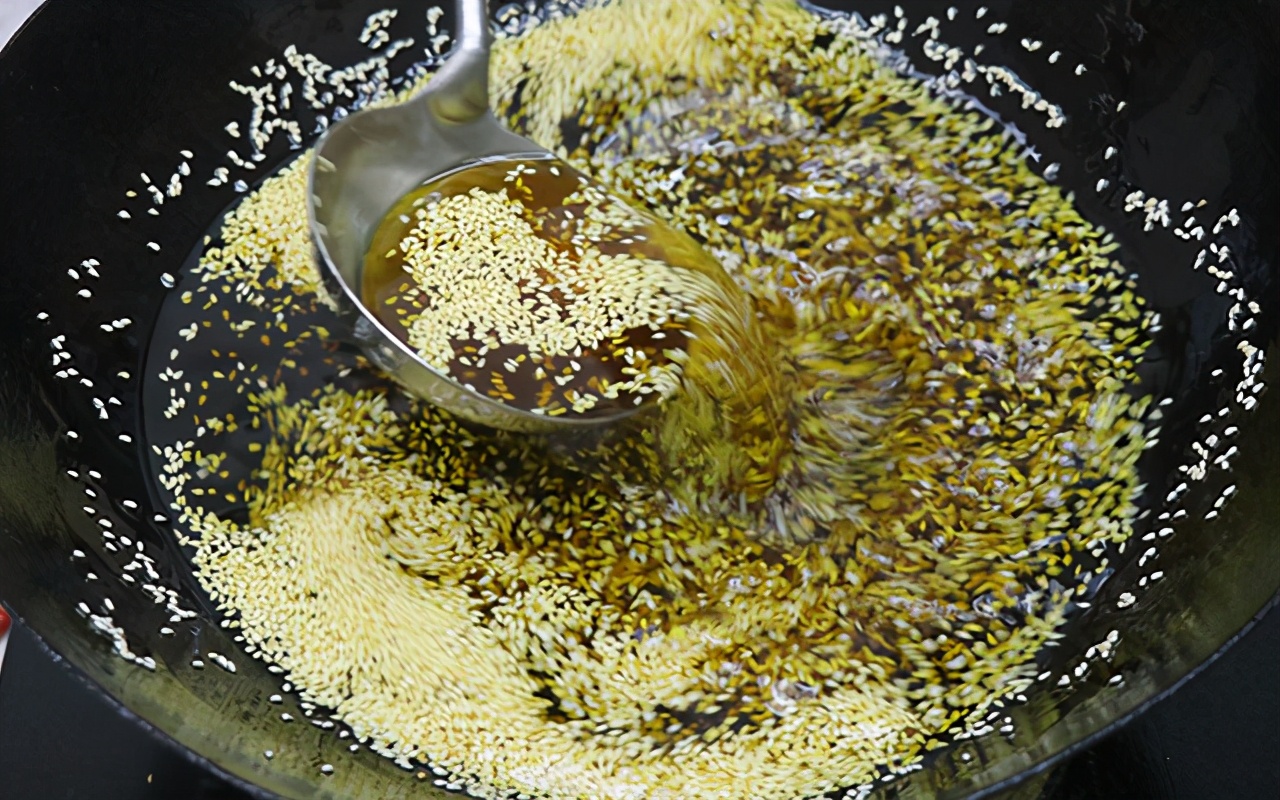 大厨教你秘制香辣红油,色泽红亮,味道醇厚,拌面蘸酱不可少