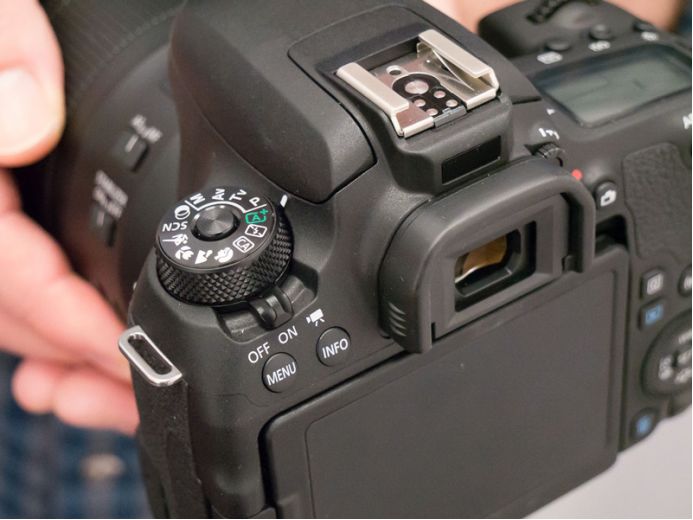 佳能数码相机推荐性价比高学生,佳能77d与佳能6d哪个更值得入手