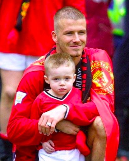 贝克汉姆晒照为小七甜蜜庆生图片,贝克汉姆小七大变样