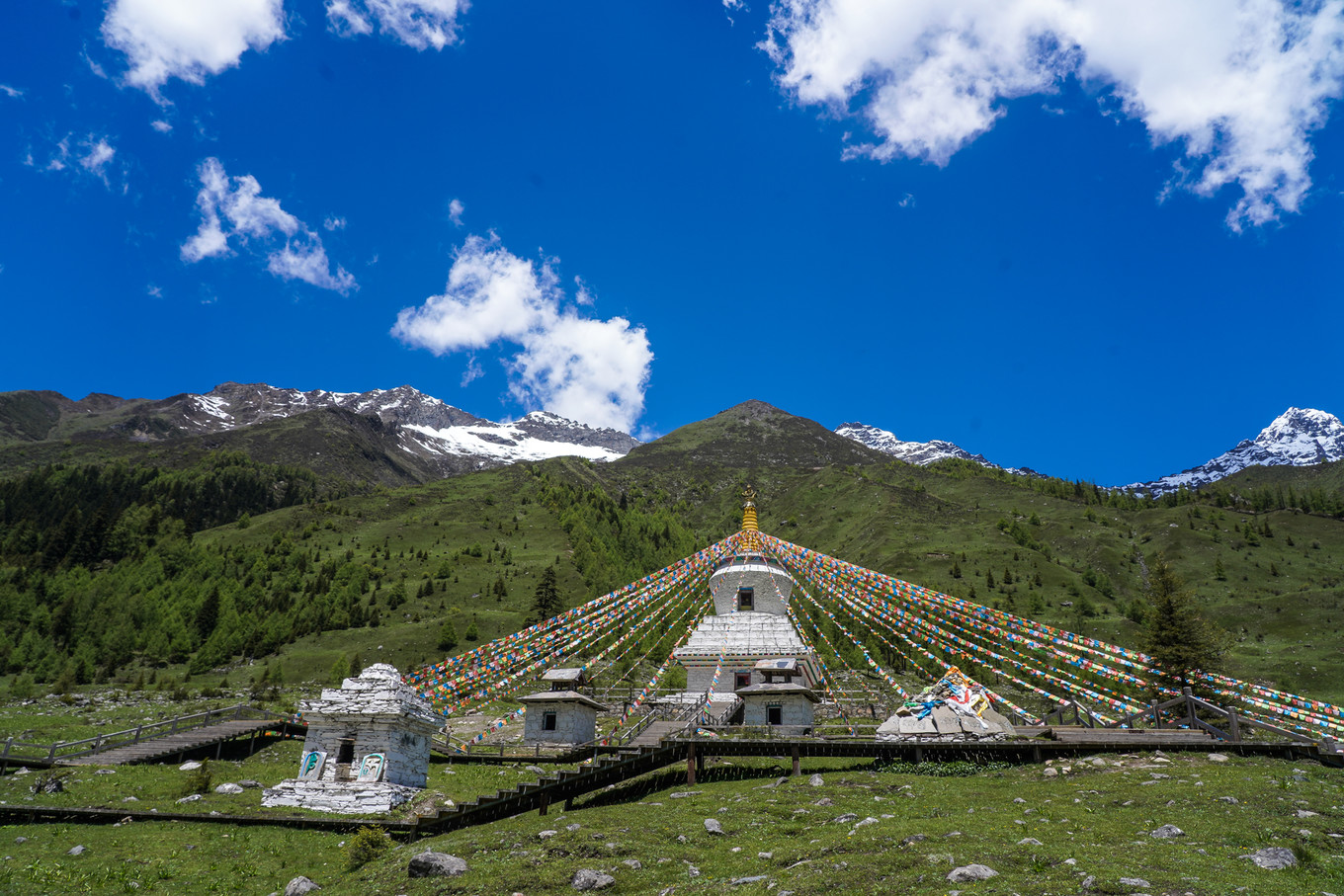 距离成都最近的户外天堂，这里比瑞士、阿尔卑斯还美