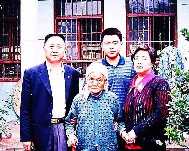 王刚为了插队去下乡,王刚早年采访