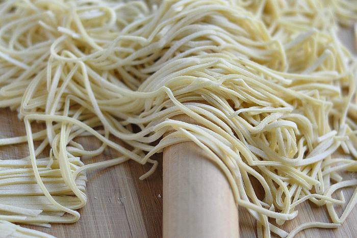 手擀面怎么和面才筋道煮不断,老妈教我烙饼