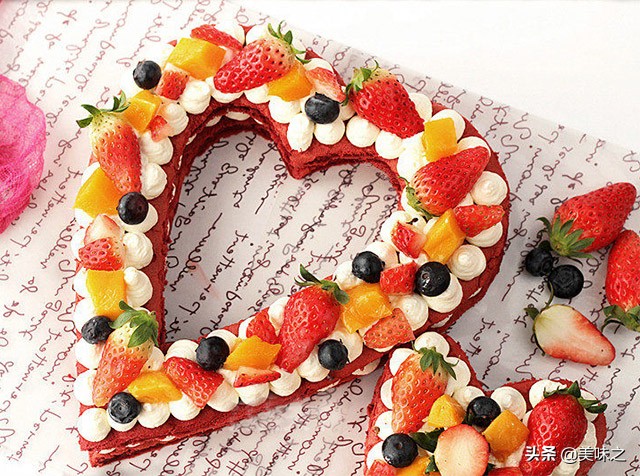 母亲节专属6寸牛奶奶油鲜花蛋糕,用粘土做母亲节送给妈妈的蛋糕