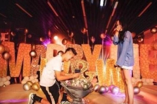 张稀哲和于大宝老婆,张稀哲的妻子袁晓艳