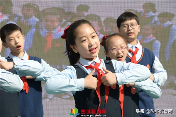 感悟初心使命寻访百名*党**员：徐州市大马路小学校外辅导员聘请仪式