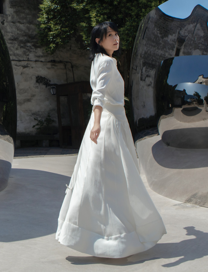 刘若英穿搭风格,刘若英白衬衣白裙