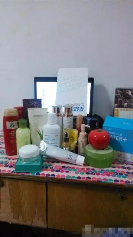 隐藏式梳妆台你见过吗,别人的梳妆台照片