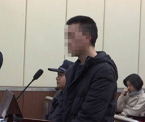 男子帮朋友抢票收到红包尝到甜头之后竟以此为业挣几十万