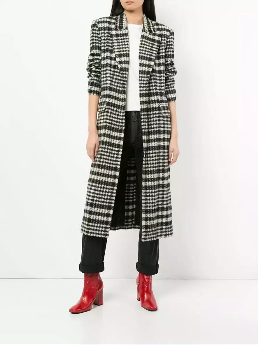 翻翻衣柜,整理衣柜翻到多年前穿的衣服