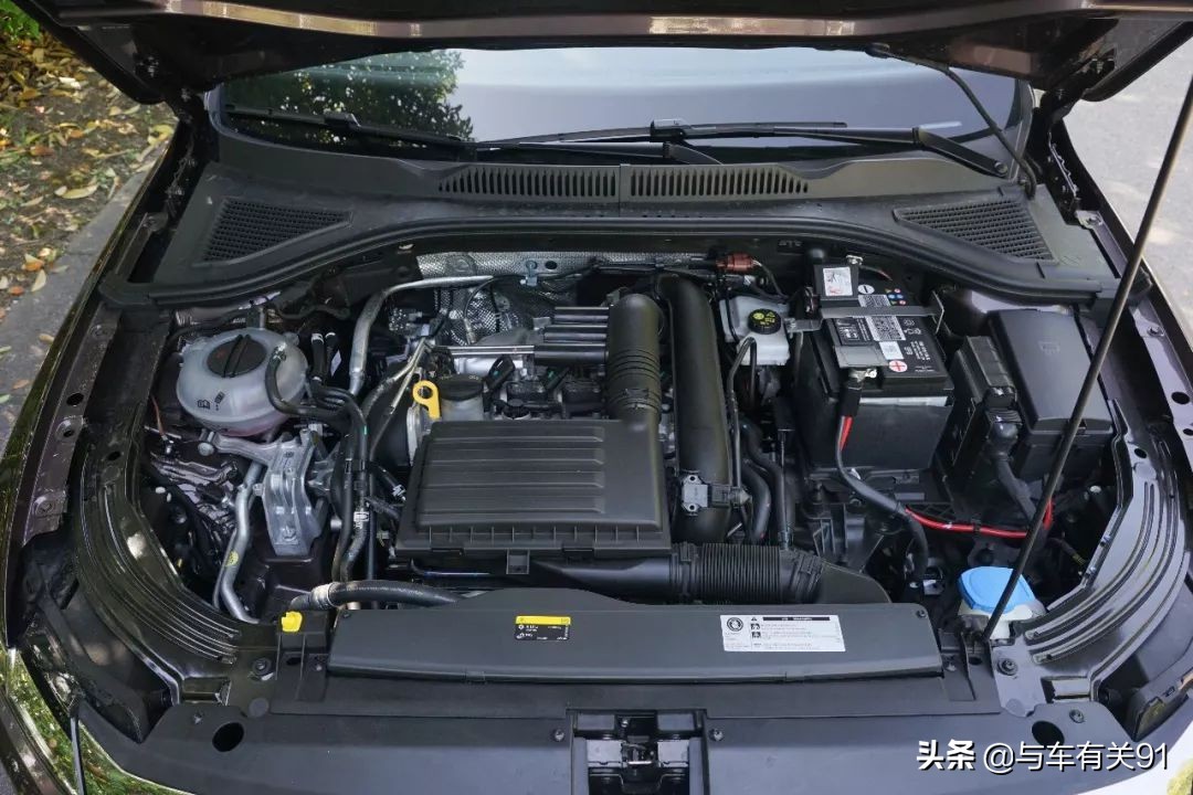 自动挡开车下坡路的正确方法,自动挡走长下坡怎么办