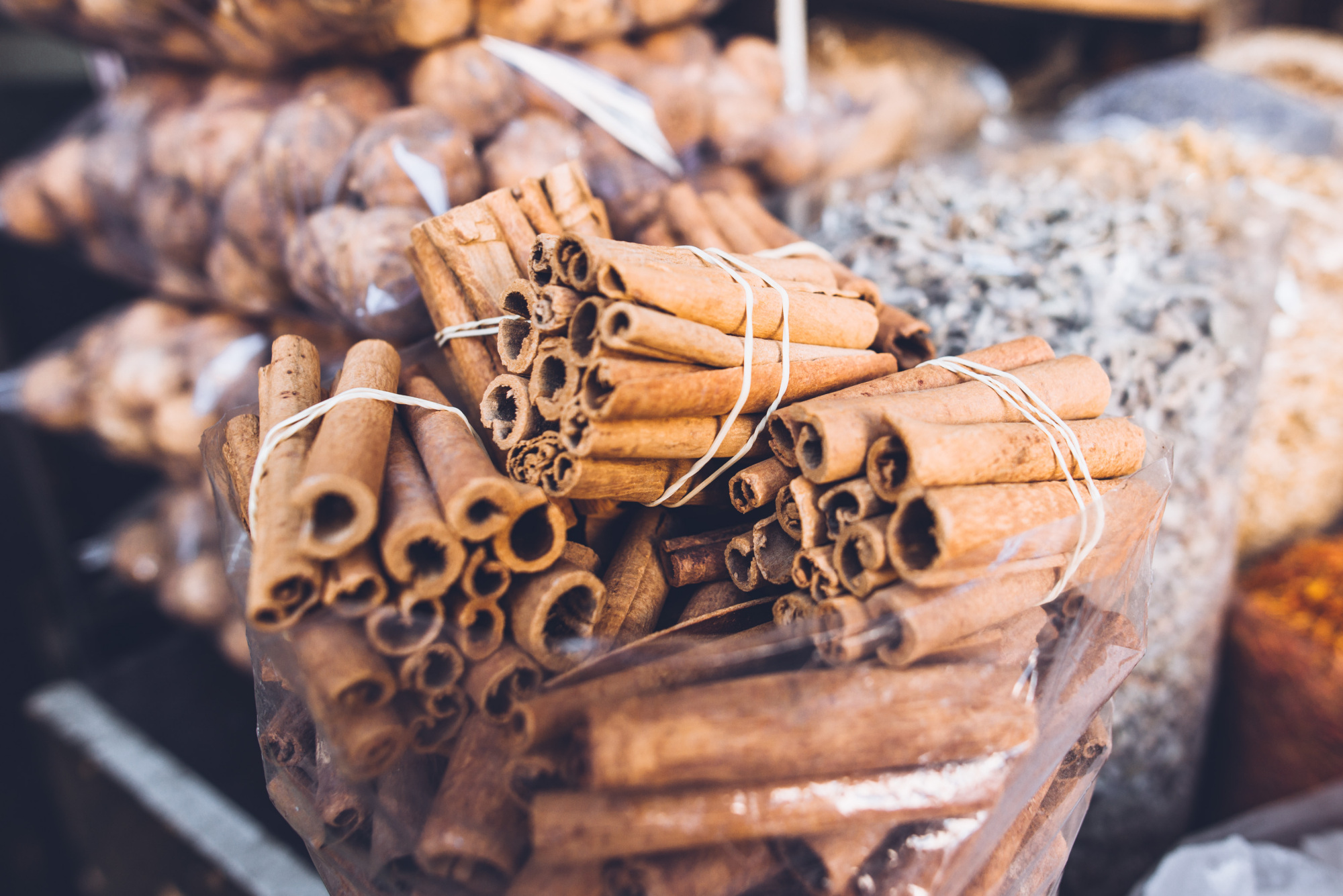 迪拜这个地方，汇集了世界各地的香料和黄金，是当地人的珍宝之城