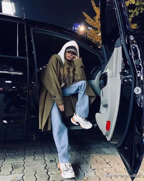 lisa穿什么鞋,人间芭比lisaattention