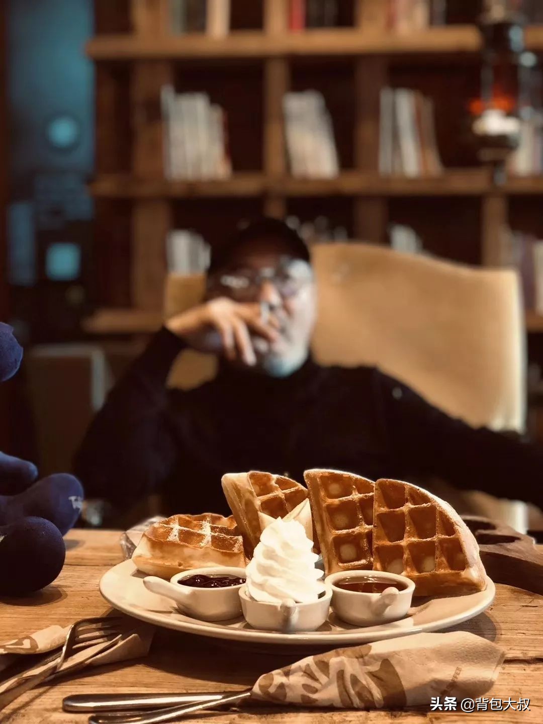 这个大叔有点料背包客主题酒店老板自媒体达人哪个身份才是他？