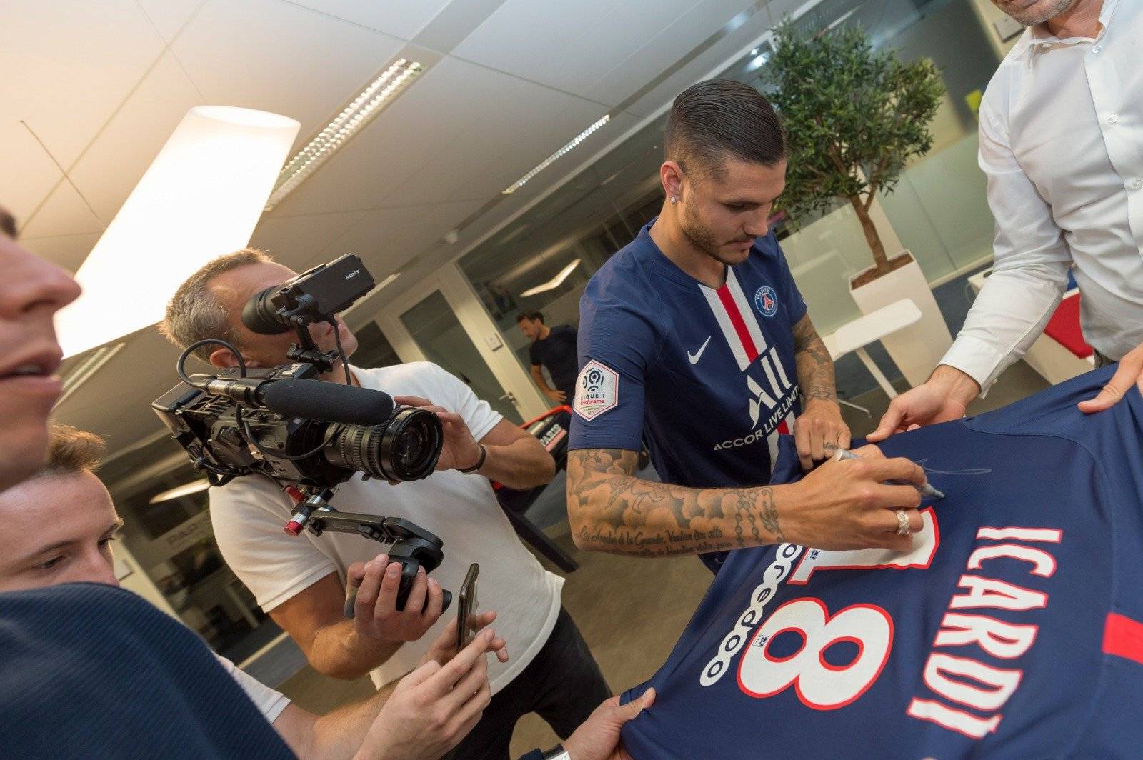 浼婂崱灏旇开缁害鐨囬┈,浼婂崱灏旇开绛剧害椹珵浜嗗悧