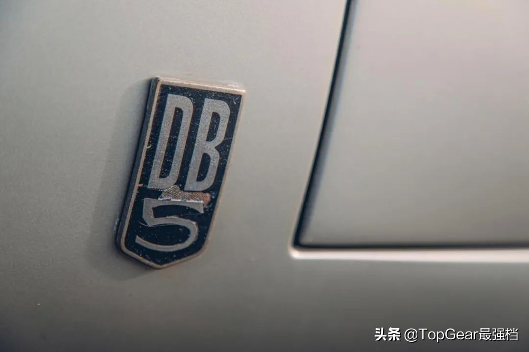 007座驾阿斯顿马丁,邦德路特斯