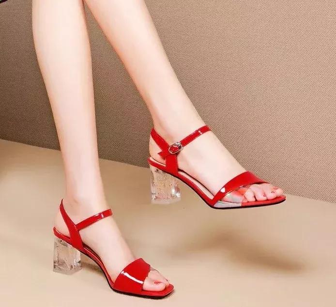 宽胖脚凉鞋好看,四十岁女人大宽脚适合啥凉鞋