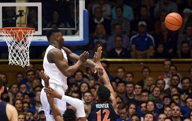 NBA十大拥有“巨臀”的球星：保罗上榜，巴克利从3分线背打到禁区