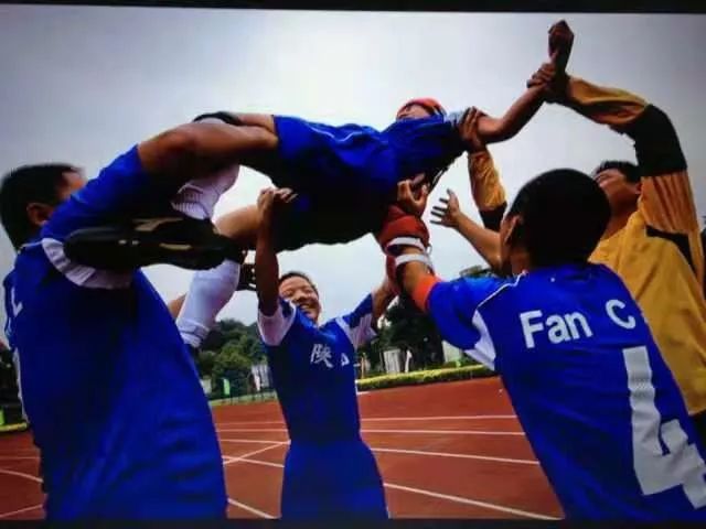 西安莲湖小学生踢足球,西安儿童踢足球