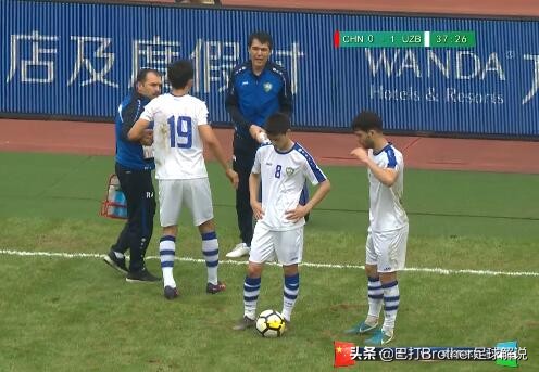 韦世豪铲球坐轮椅比赛视频,韦世豪亚洲杯丢单刀