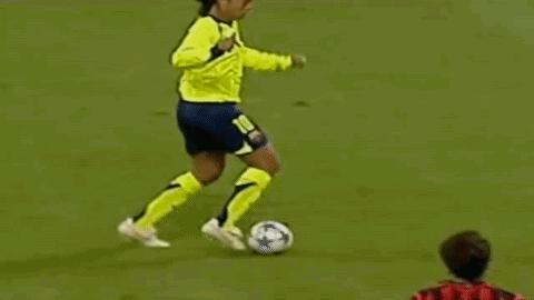 巴西足球天才巨星视频,巴西足球巨星小罗图片