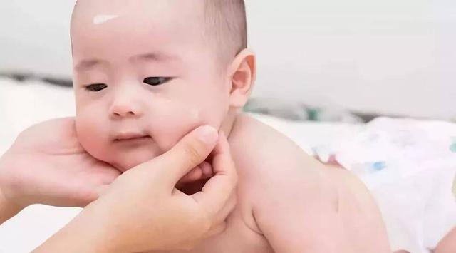 很多宝宝都会遇到湿疹的困扰,这两种方法轻松教你护理婴儿湿疹！