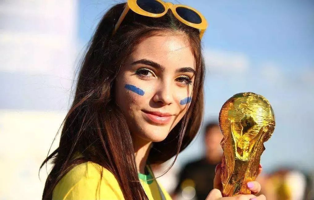 女人去巴西旅游,巴西邀请朋友洗澡要穿衣服吗