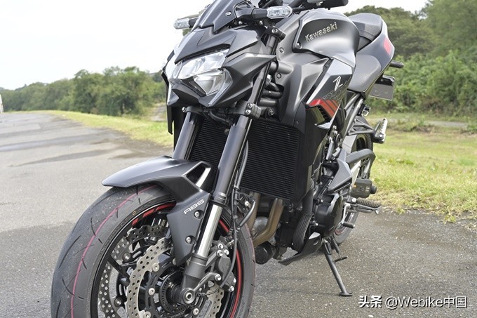 川崎z900跟川崎z1000有什么差别,川崎Z900驾驶体验