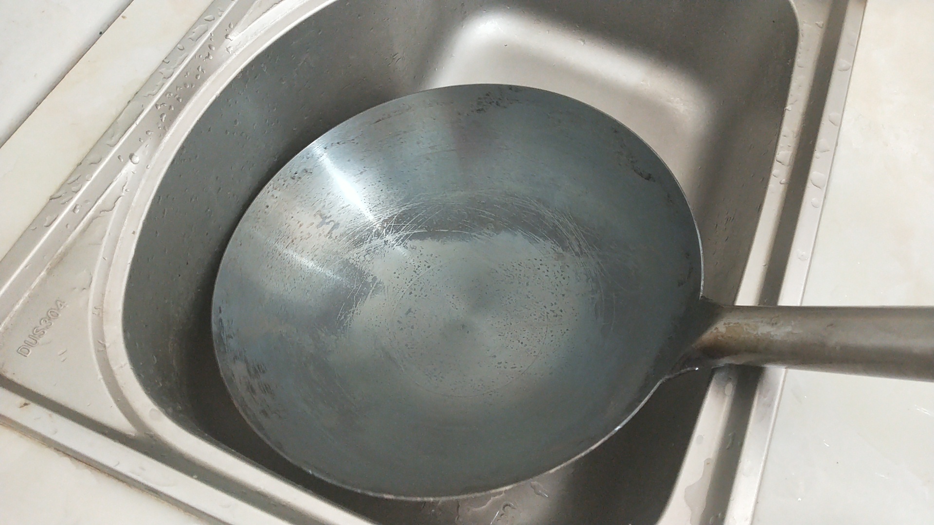 刚买的锅要怎么弄才不粘锅,刚买的锅要怎么弄不生锈