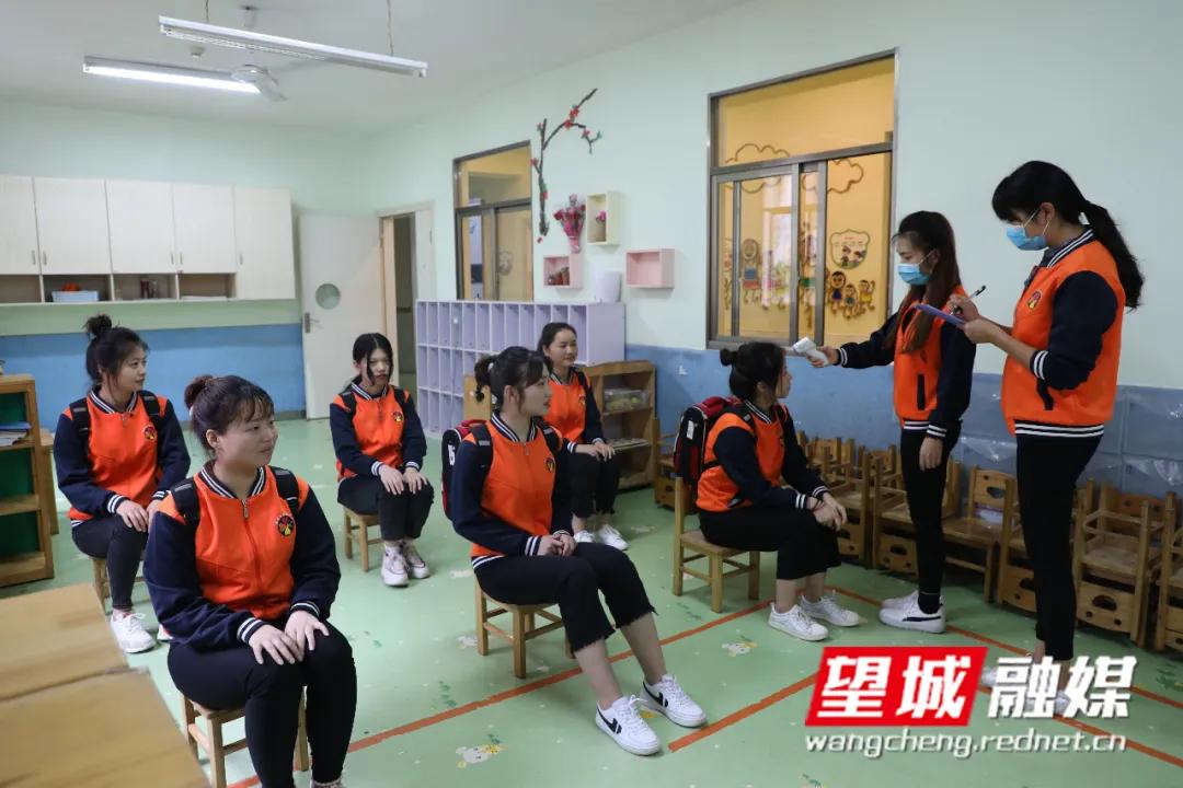 幼园迎新年入园视频,幼儿园开学欢迎孩子回归视频