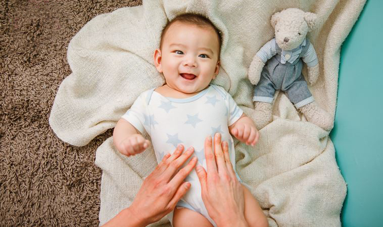 宝宝便秘睡觉可以做排气操吗,宝宝便秘肚子胀最快通便的手法