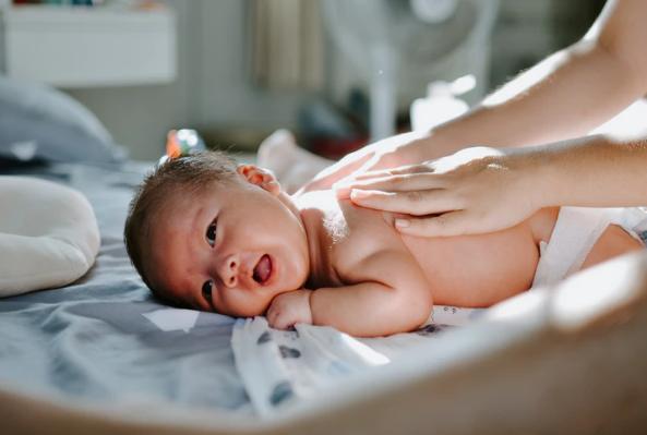 2个月的婴儿怎样陪玩,2个月宝宝如何培养安全感