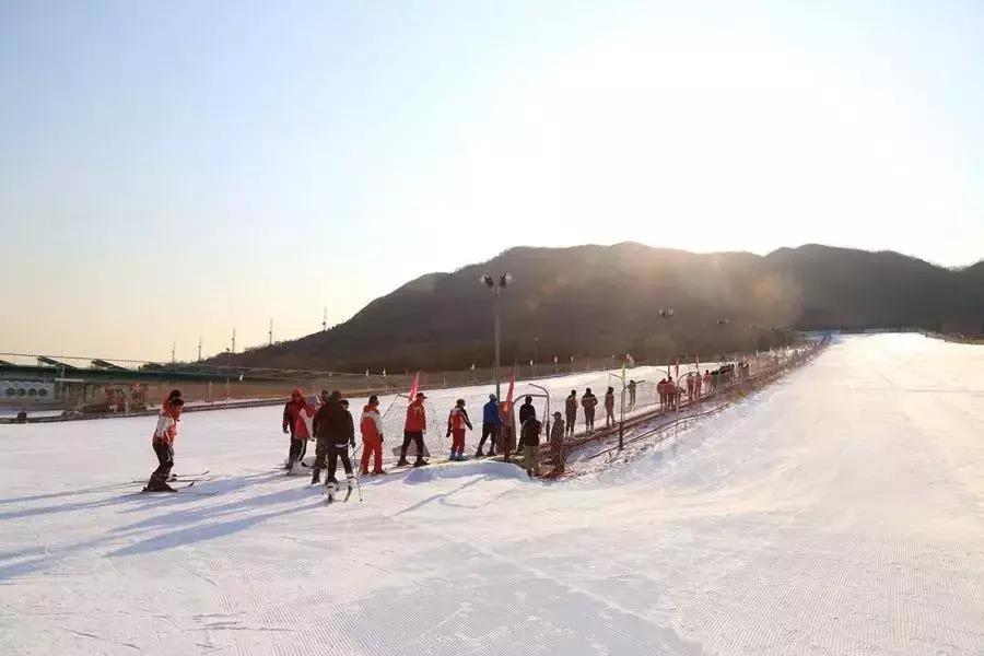 海淀滑雪场地址,海淀外国语京北校区滑雪场