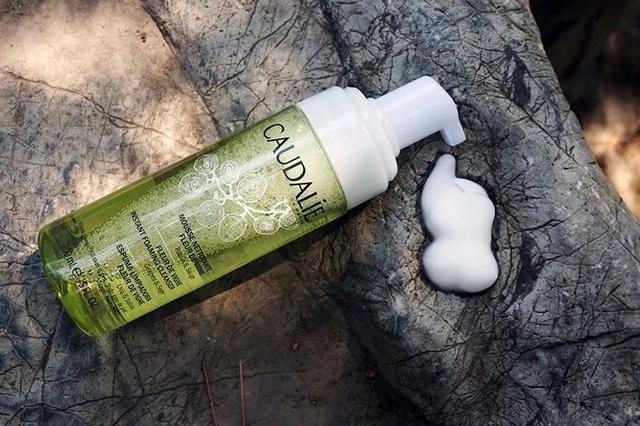 既能去黑头又能美白的洗面奶,最近很火的洗面奶真的有效果吗