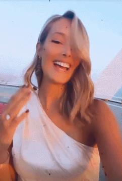 瓦尔加佩莱秀恩爱视频,佩莱求婚瓦尔加成功视频