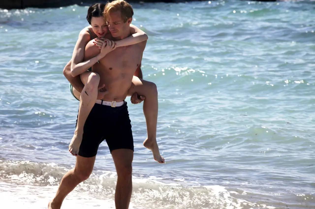 英国历史上最禁断的爱恋：国王退位，只为与她成婚