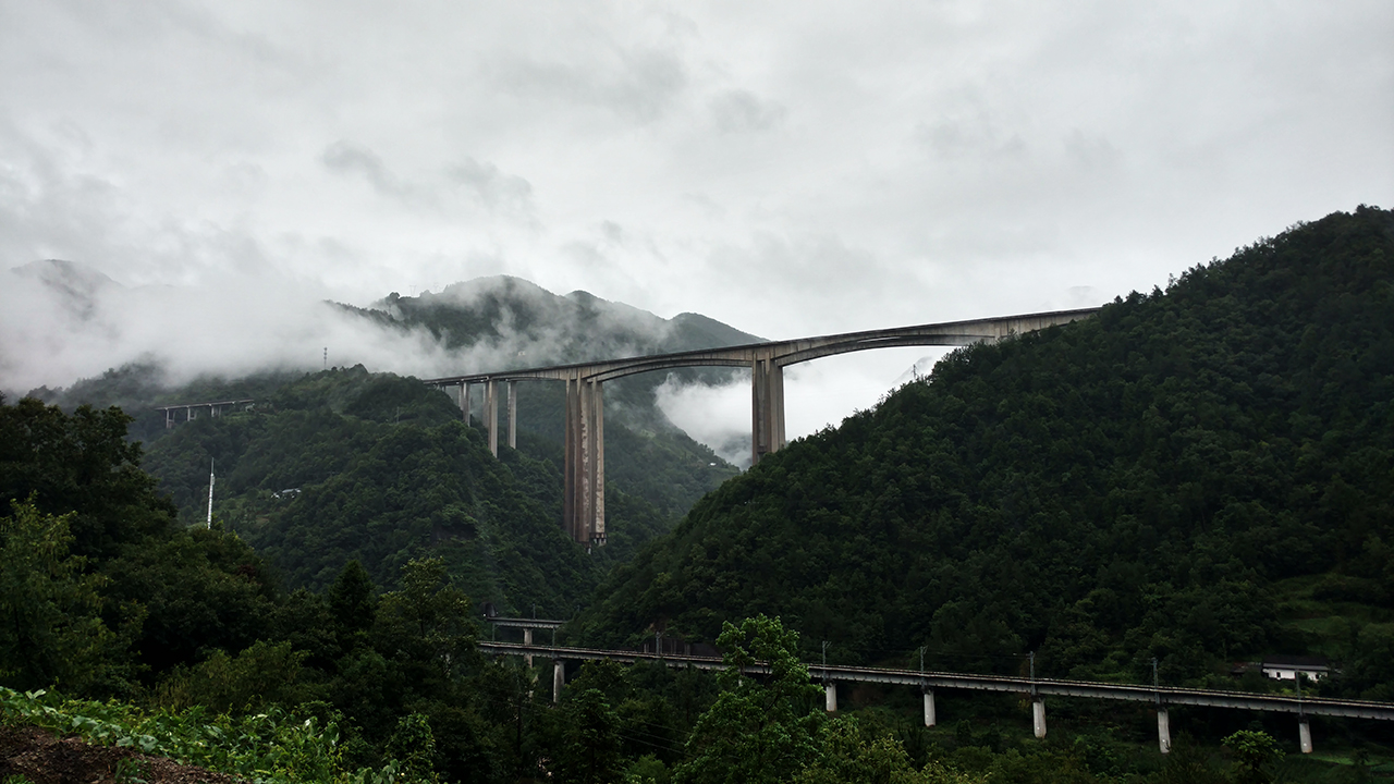 夜骑318上天险小川藏，暴雨夜闯野三关，进恩施别宜昌遇塌方