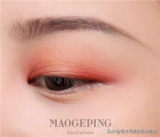 怎么避免眼妆脏,怎样防止眼妆脱落