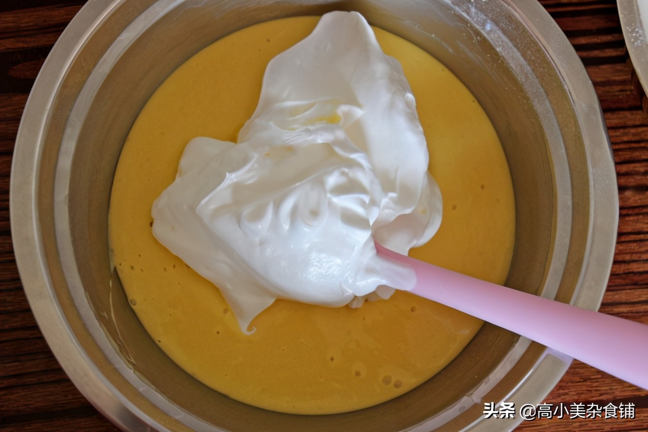 戚风蛋糕胚做奶油蛋糕的视频,水果奶油蛋糕的蛋糕胚